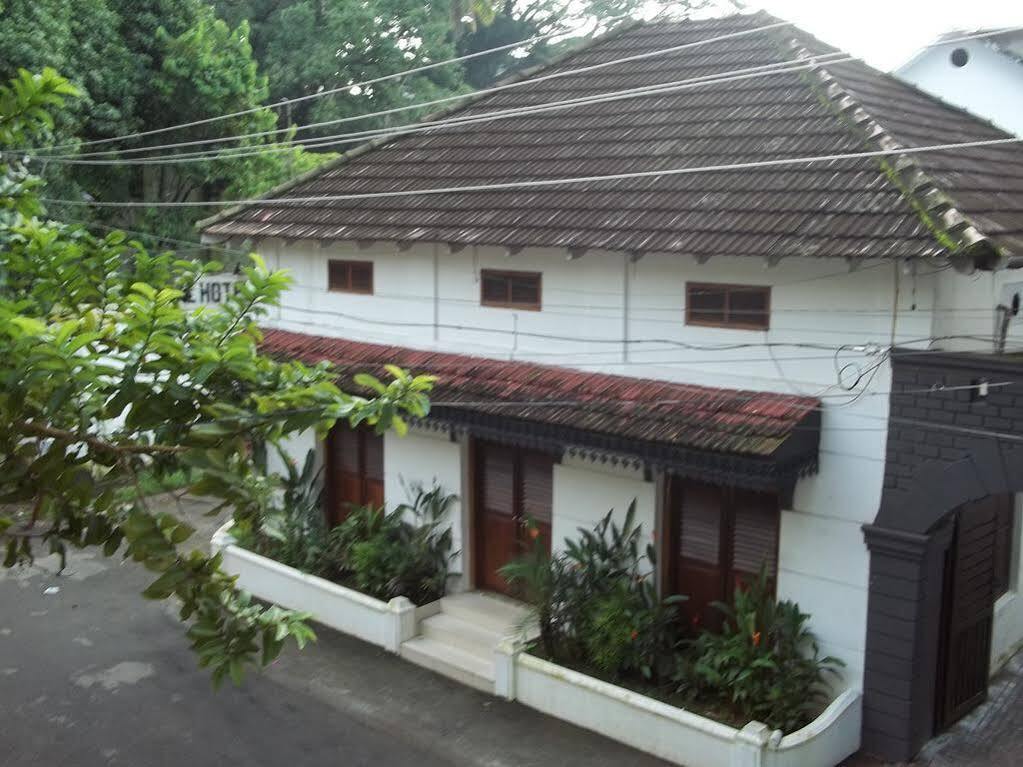 Oyo Home 63551 Pleasant Stay Near Fort Kochi Beach Eksteriør bilde